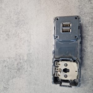 Mécanisme Prise de courant legrand céliane + chargeur universel 2 usb 2400 ma précâblées 067106