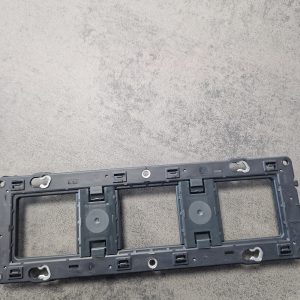 Support à vis pour mosaic , céliane - horiz/vert pour 3 postes - 6/8 modules 080253