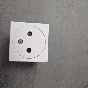 Prise électrique legrand mosaic - 2p+t droite - 2 mod - blanc 077111L