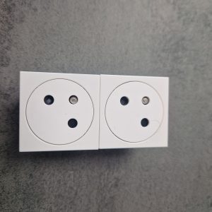 Prise électrique multisupport legrand mosaic - 2x2p+t à 45° - bornes auto - 4 mod - blanc 077142L