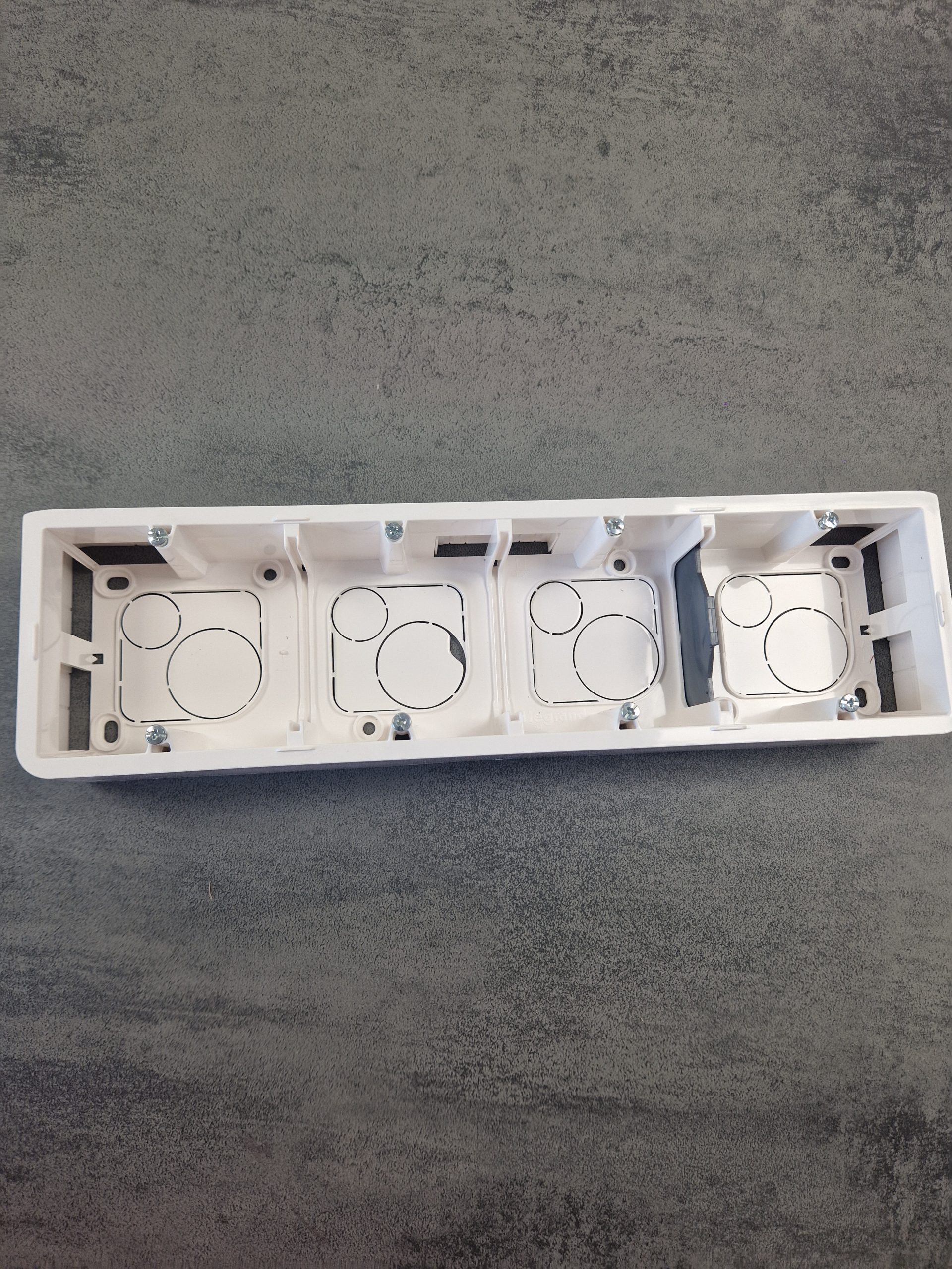 Cadre legrand mosaic pour support réf. 802 54 - prof 40 mm - 10 ou 4x2 modules horizontal 080284