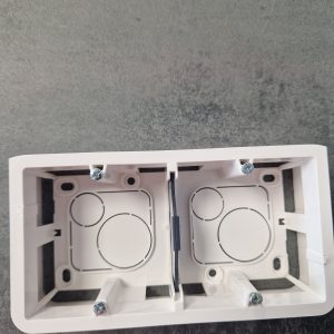 Cadre saillie profondeur 40mm legrand mosaic pour 4 , 5 ou 2x2 modules horizontal 080285