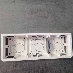 Cadre saillie profondeur 40mm legrand mosaic pour 6 , 8 ou 3x2 modules 080286