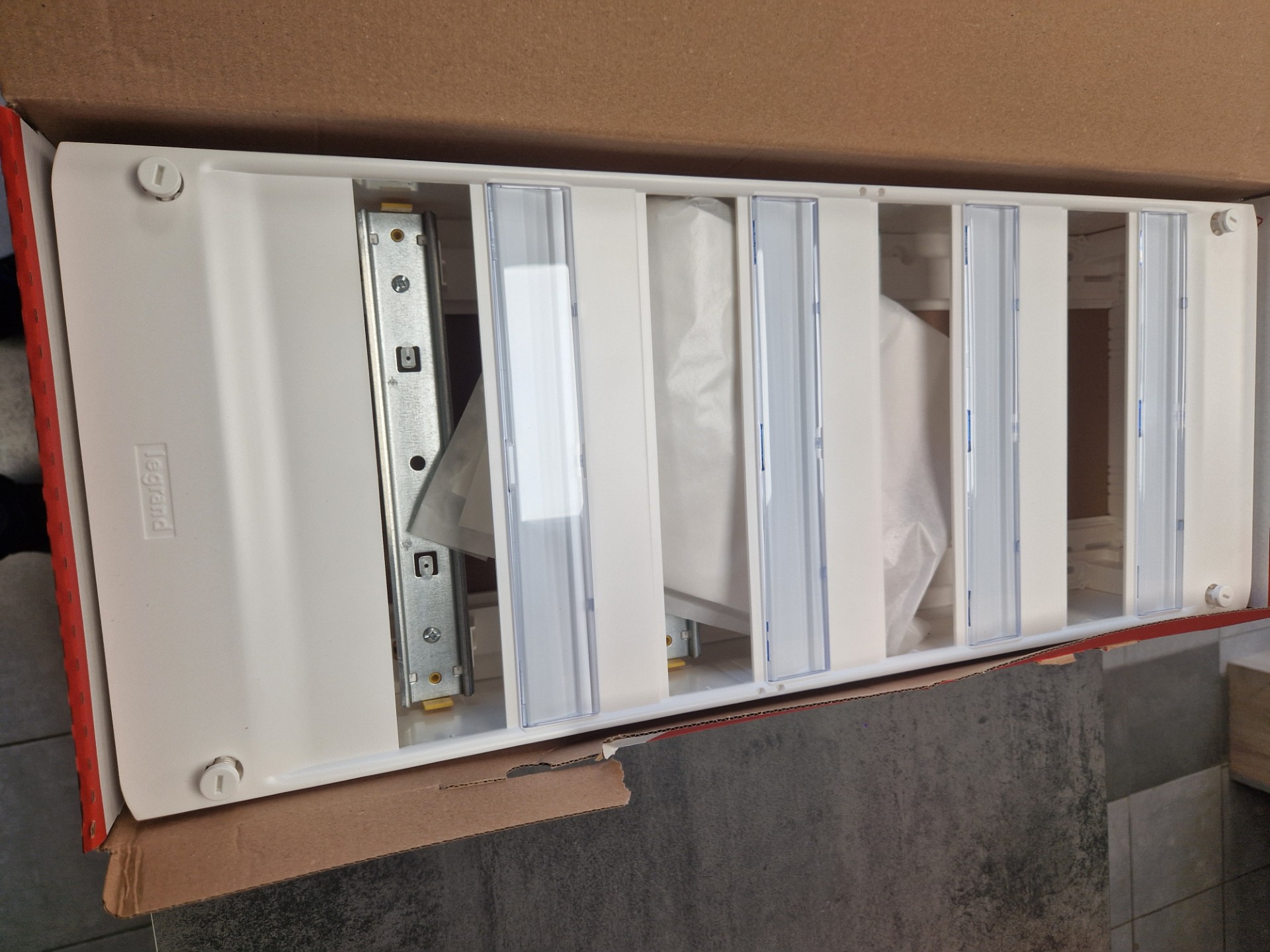 LEGRAND Drivia Tableau électrique nu 4 rangées 13 modules - 401214