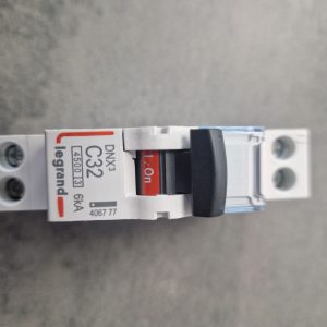LEGRAND DNX3 Disjoncteur 32A Ph+N courbe C 4.5kA 230V - 406777