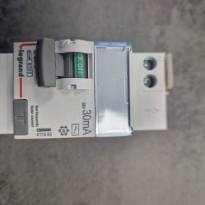 Interrupteur différentiel DX³-ID arrivée haut à vis et départ haut automatique - 2P 230V~ 63A typeAC 30mA - 2 modules - 411650