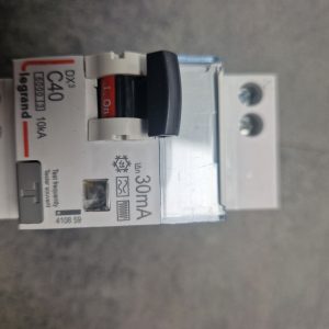 Legrand - Disjoncteur différentiel mono DX³6000 10kA arrivée haute/départ bas vis U+N 40A - TypeF - Courbe C - Réf : 410859