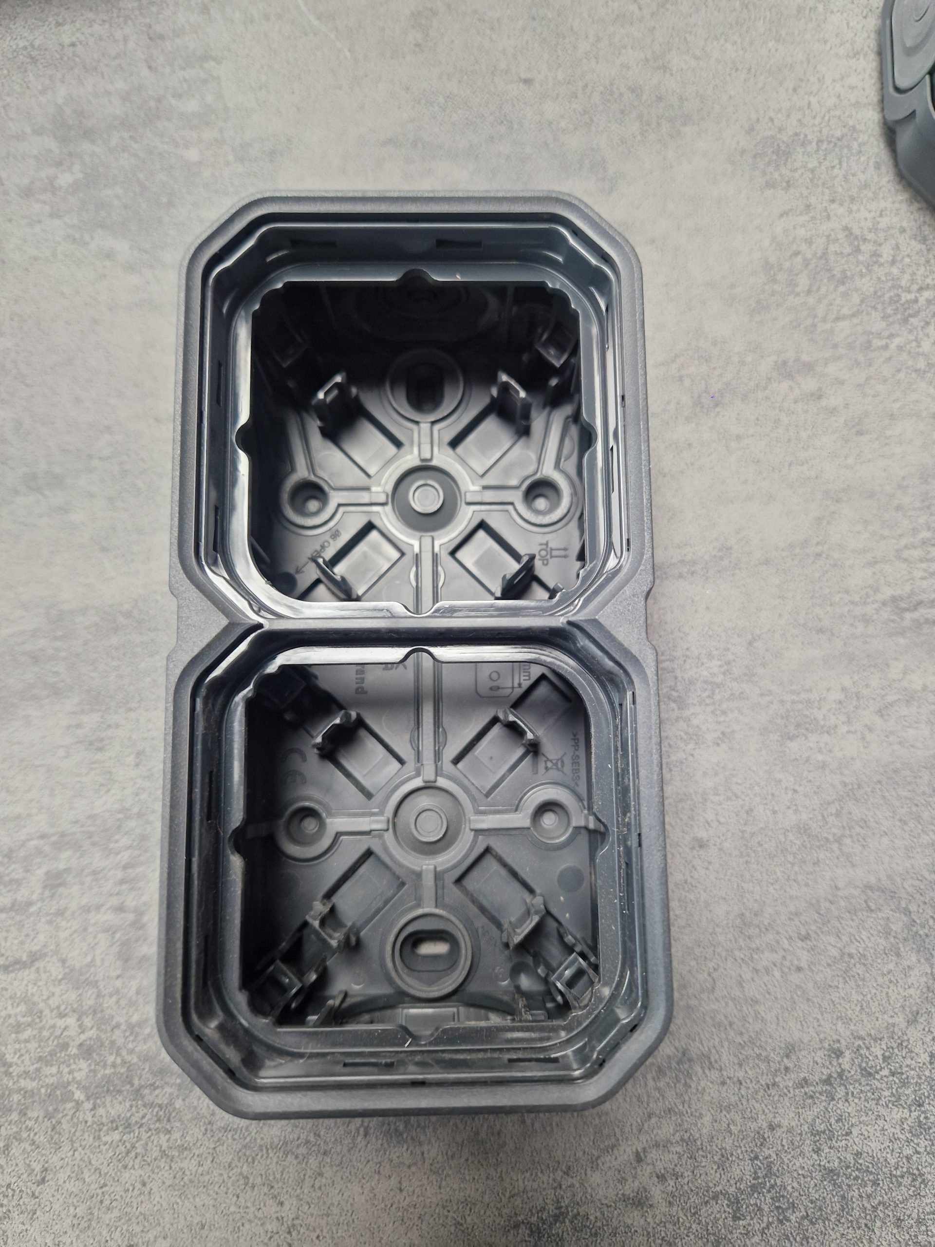 Legrand - Boîtier saillie étanche Plexo 2 postes horizontaux et verticaux 4 membranes - anthracite - Réf : 069602L