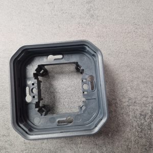 Legrand - Support plaque étanche pour montage encastré 1 poste Plexo - anthracite - Réf : 069606L