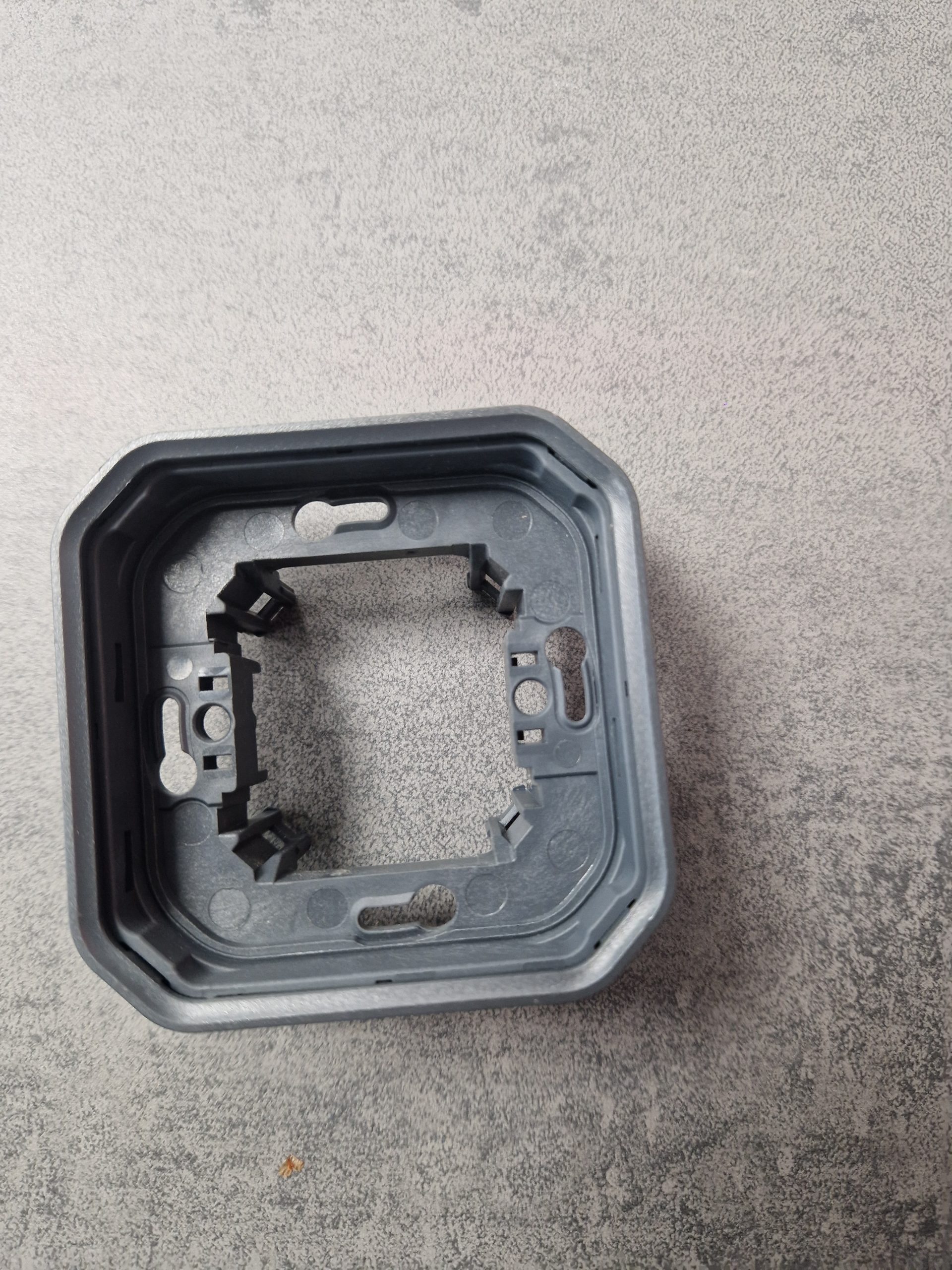 Legrand - Support plaque étanche pour montage encastré 1 poste Plexo - anthracite - Réf : 069606L