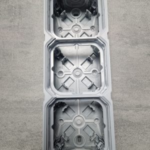 Legrand - Boîtier saillie étanche Plexo 3 postes horizontaux et verticaux 5 membranes - gris - Réf : 069680L