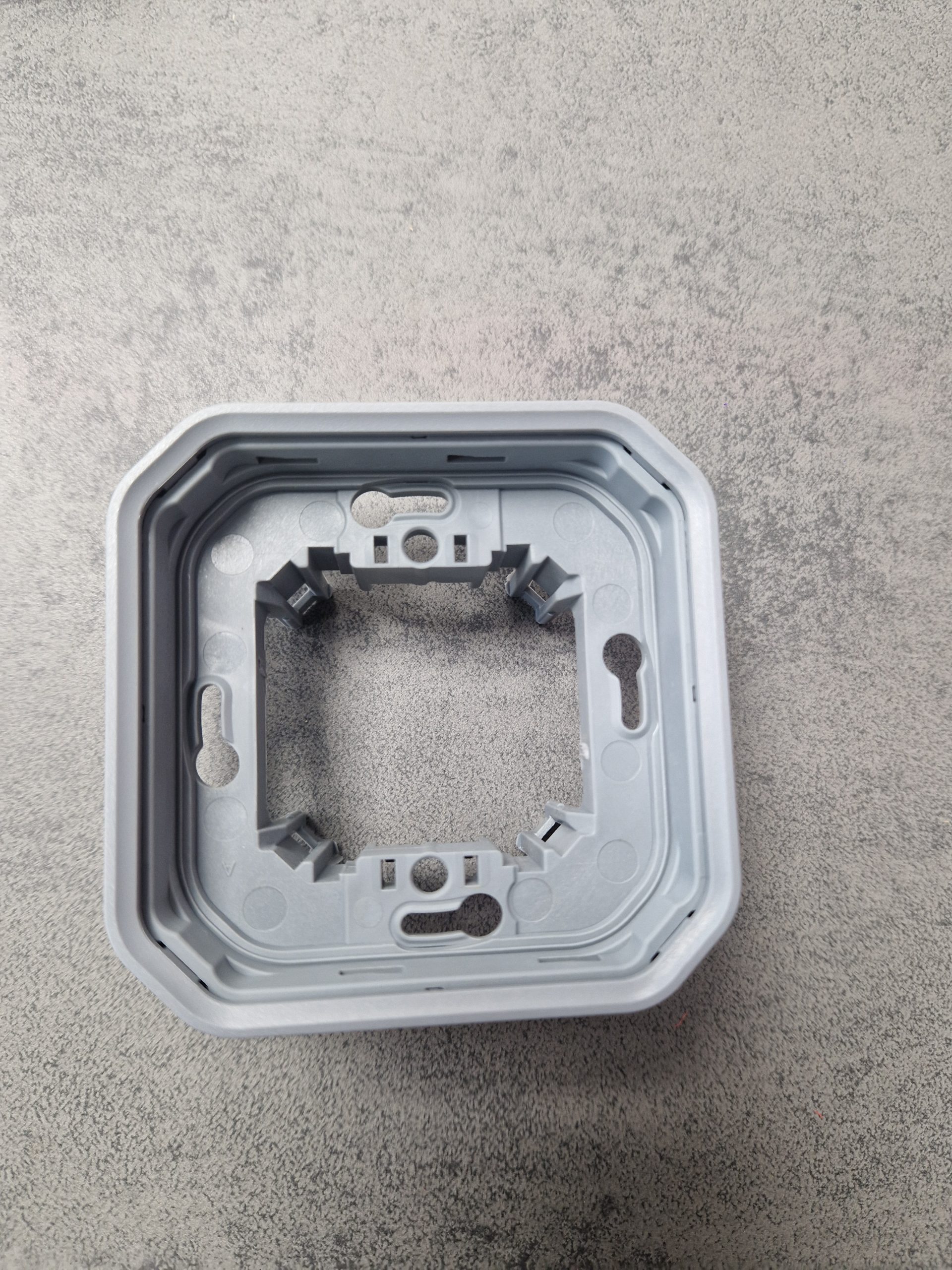 Legrand - Support plaque étanche pour montage encastré 1 poste Plexo - gris - Réf : 069681L