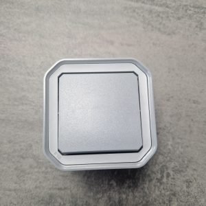 Legrand - Interrupteur ou va-et-vient étanche Plexo 10AX 250V IP55 IK08 complet saillie - gris - Réf : 069711L