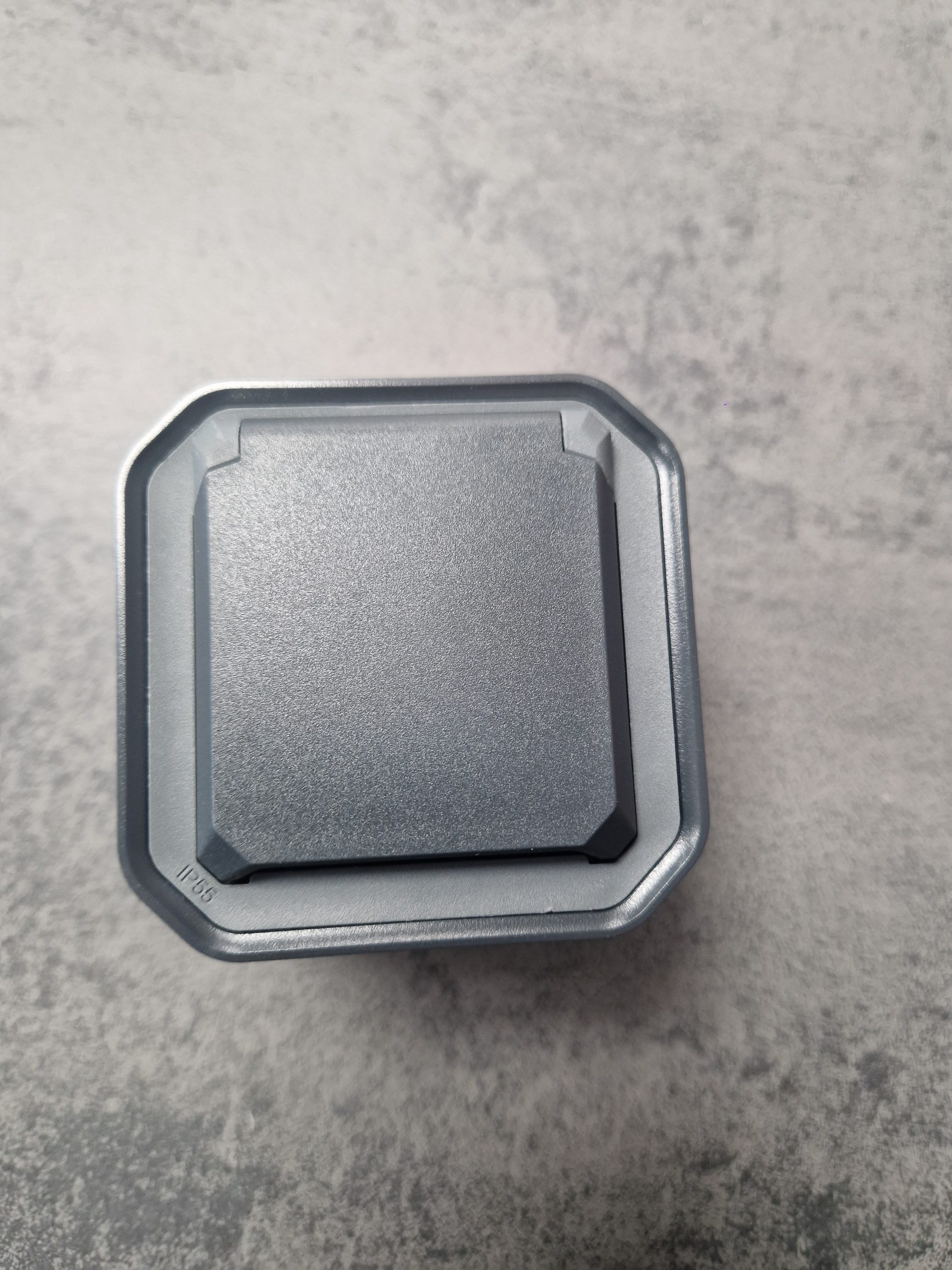 Legrand - Prise de courant 2P+T étanche Plexo 16A 250V IP55 IK08 complet saillie - anthracite - Réf : 069791L