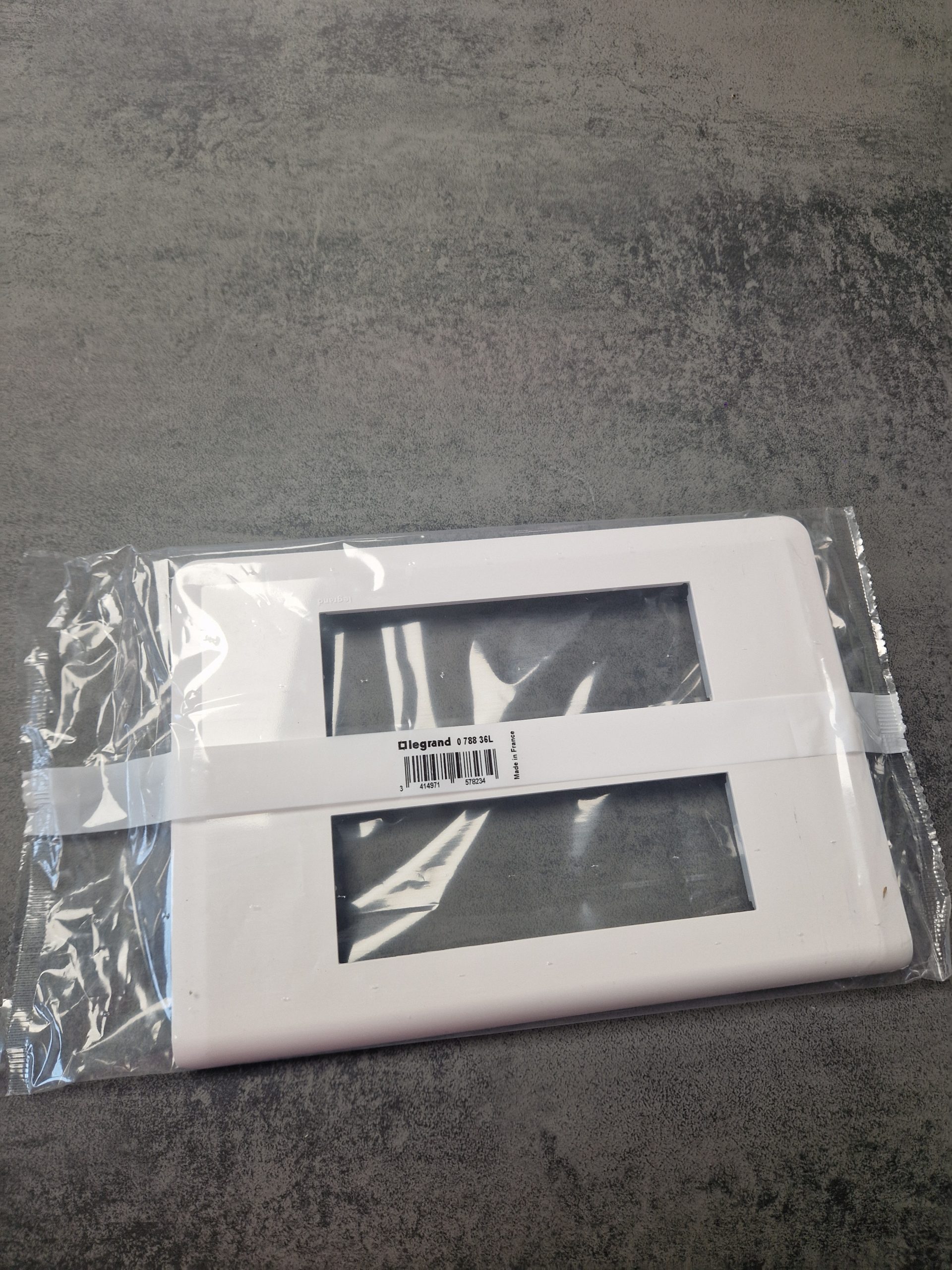 Plaque de finition Legrand Mosaic pour 2x6 modules blanc 078836L