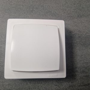 Legrand - Transformeur 3 en 1 - interrupteur - va et vient - poussoir - Saillie - Complet - Réf : 086001L