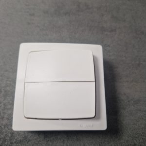 Legrand - Oteo - Double Interrupteur - Va-et-Vient - 10A - 230V - Réf : 086020