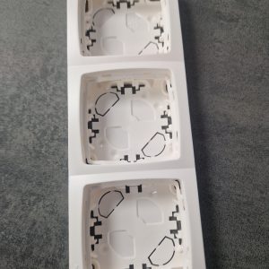 Legrand Oteo - Cadre saillie 3 postes - 086093