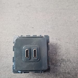 Prise USB Double Legrand Céliane type C 2400mA 20W CM0154