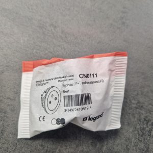 Enjoliveur prise 2p+t surface céliane - noir CN0111