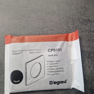 plaque de finition céliane 1 poste - noir mat CP0101