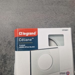 plaque de finition céliane 1 poste - verre opale blanc CP2001