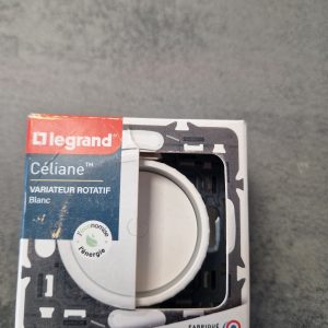 Variateur 200W LED avec bague rotative Legrand Céliane avec enjoliveur et support CX0408